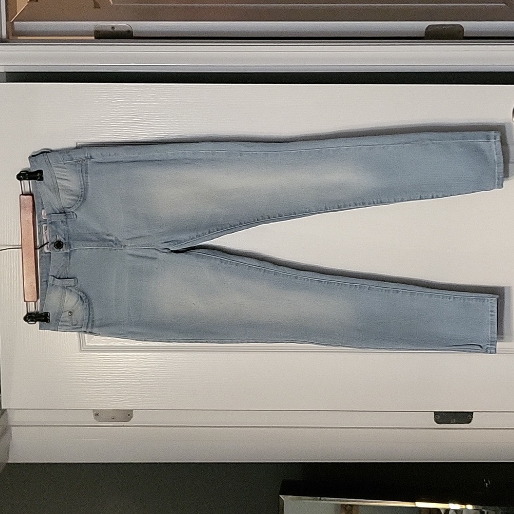 Wanna Betta Butt YMI Mid Rise Jeans - size 11 - GUC  - small mark in last pic